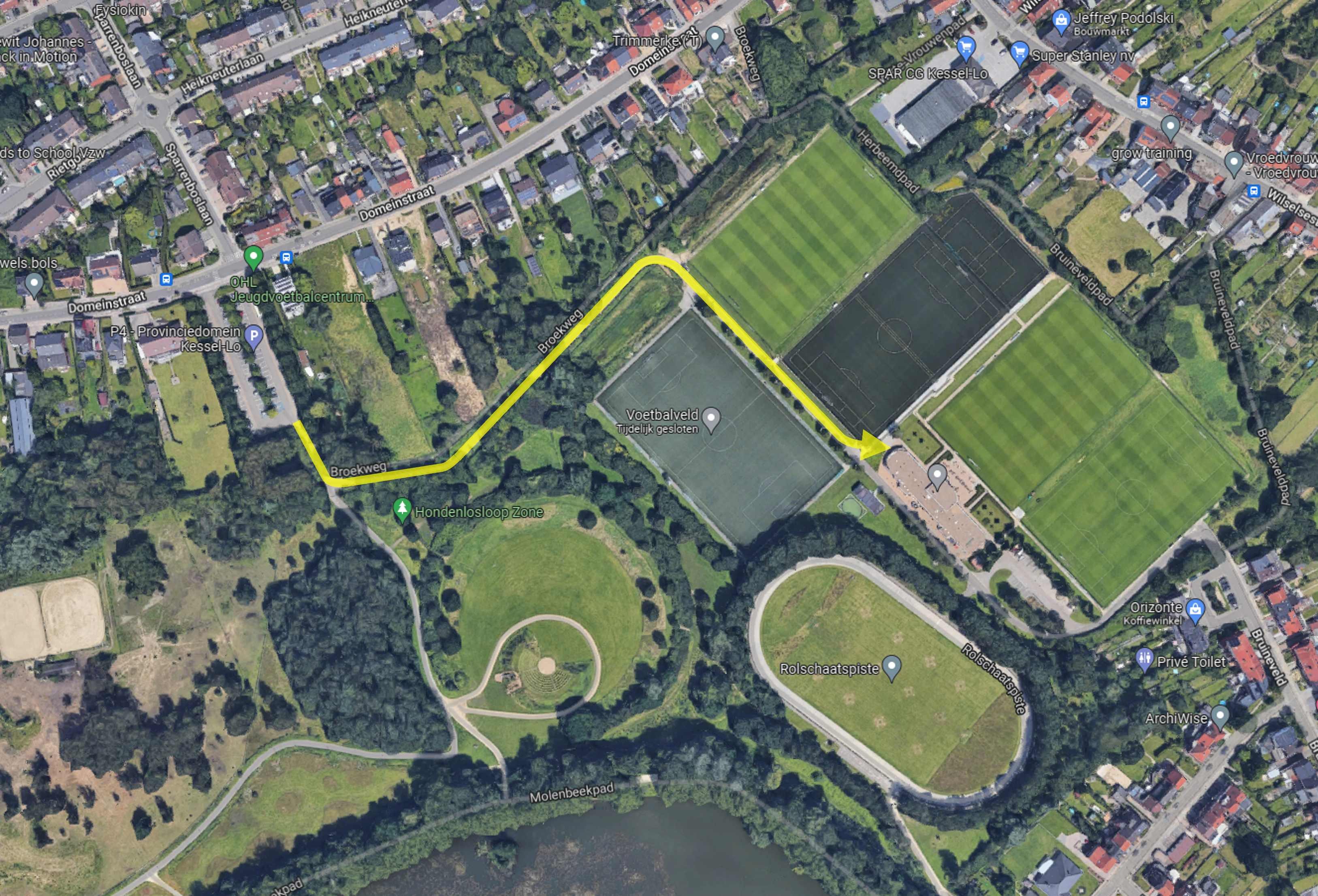 pad naar kleedkamer